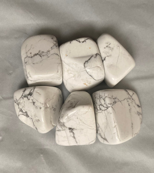 Medium Howlite Tumbles